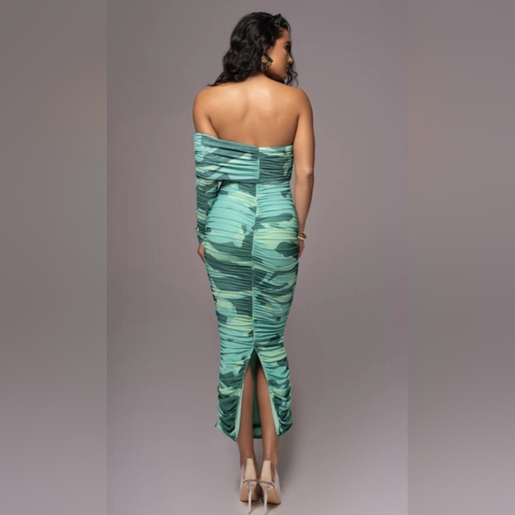 Green Capri Ruched Dress - Picture 4 of 4